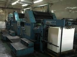 Multi-colour offset press line in a print shop