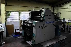 Roland single-colour offset press in a print shop