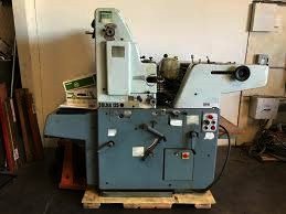 Single-colour offset press in a workshop