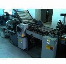 Buckle folding machine in a print shop