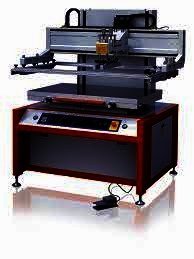 Flatbed screen printing machine with vacuum table